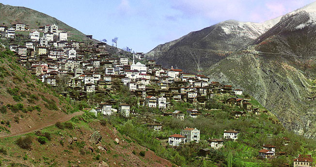 Ayağınızın Altından Kayan Kent Artvin